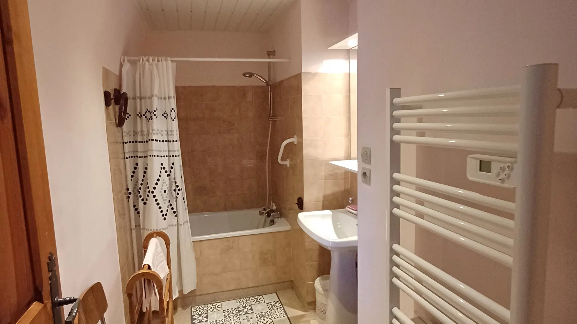 Salle de bain _ Gîte Les Lilas du Sauveterre à Recoules de l'Hom