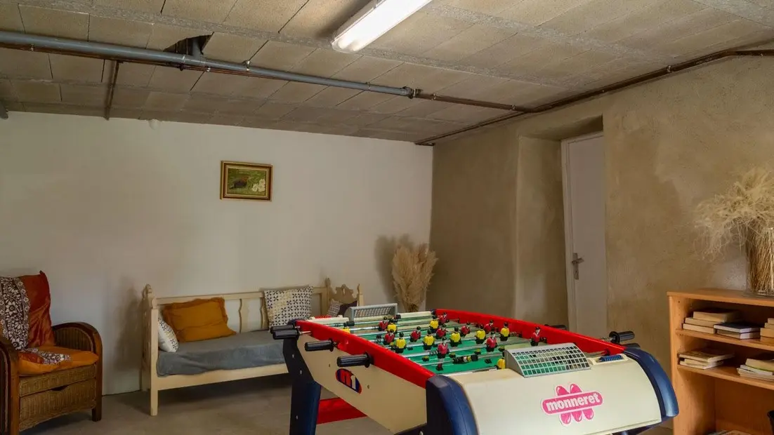 Salle détente - babyfoot, Gîte de la Vieille Ecole au Bruel, Gorges du Tarn
