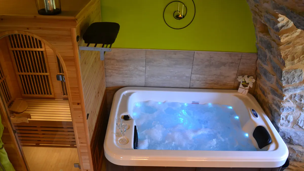 Soleilo_bnb_gite_spa_loft-chambredhote_chambre_avec_spa_jacuzzi_gorgesdutarn_aveyron_lozere_DSC_0247