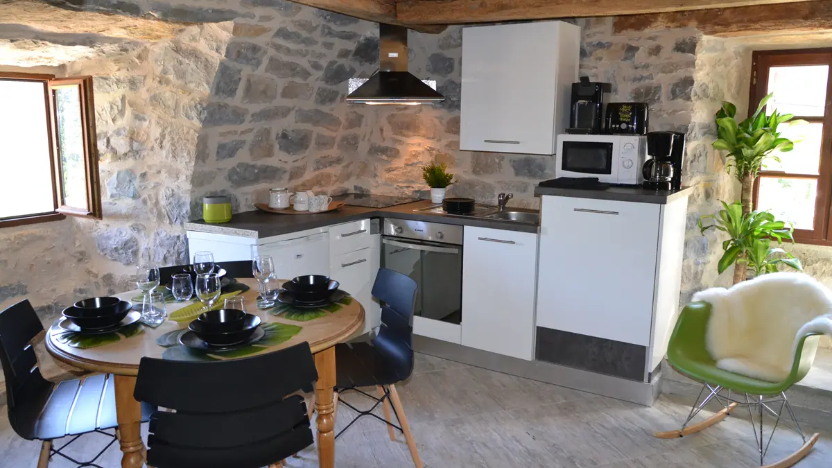 Soleilo_bnb_gite_spa_loft-chambredhote_chambre_avec_spa_jacuzzi_gorgesdutarn_aveyron_lozere_DSC_0251