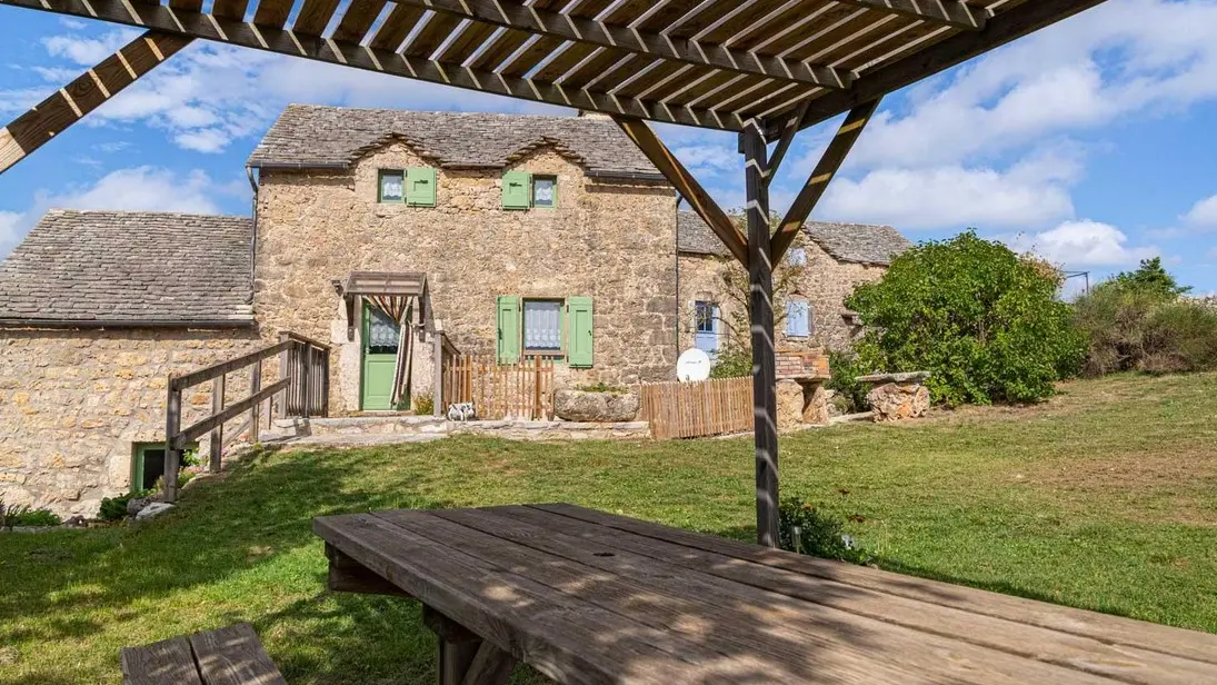 Table de jardin, Gîte de la Vieille Ecole au Bruel, Gorges du Tarn