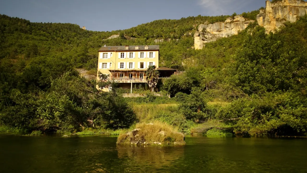 Vue depuis rive opposée