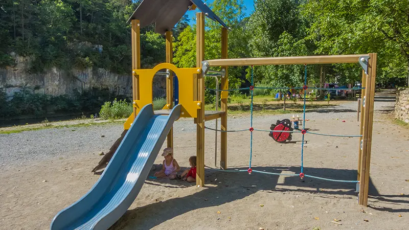 aire-de-jeux-camping-la-blaquiere-gorges-du-tarn