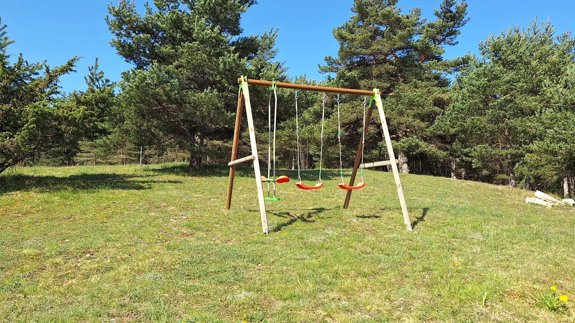 balançoire sur terrain