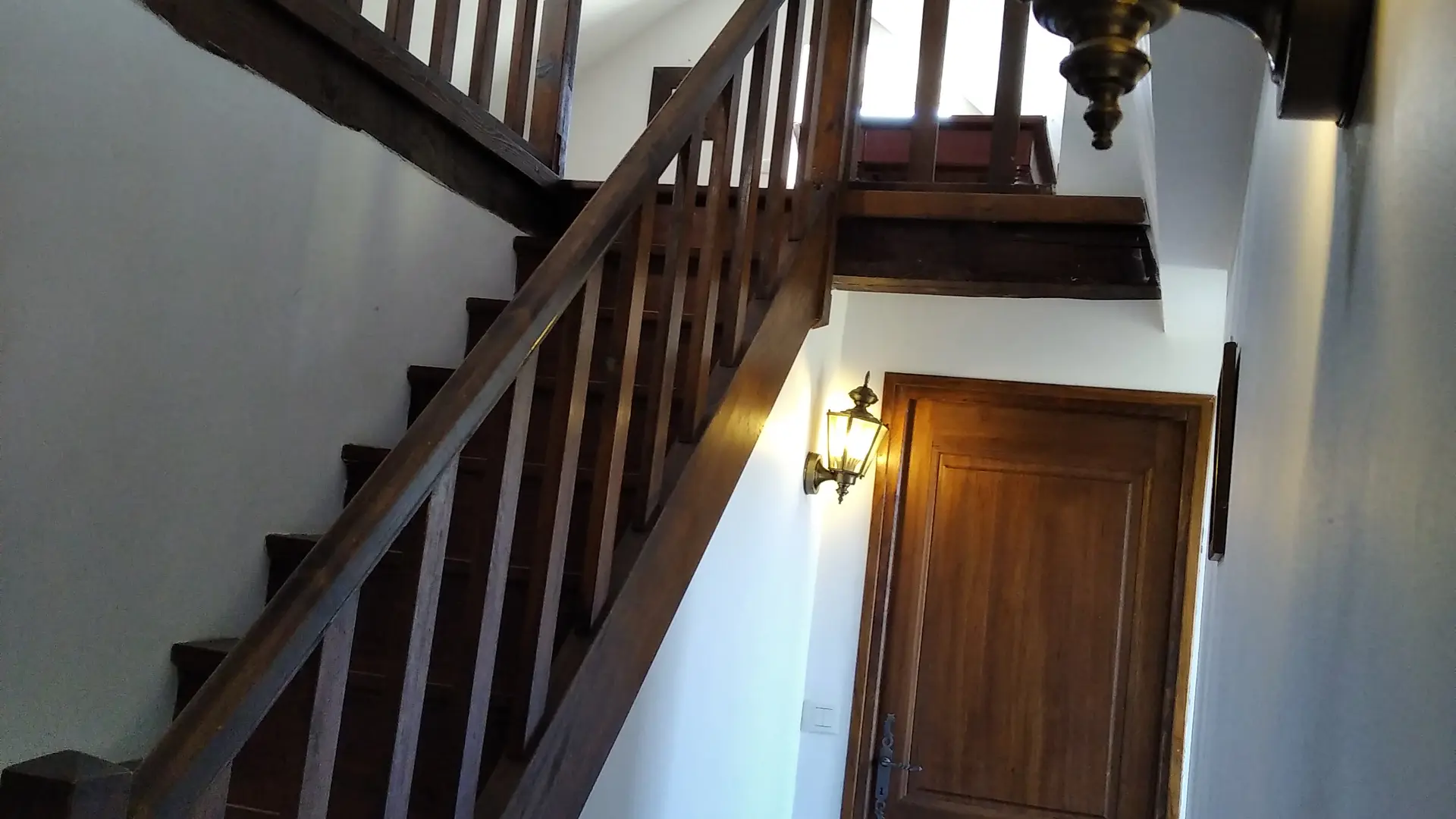 Escalier  étage 1 / étage 2 .