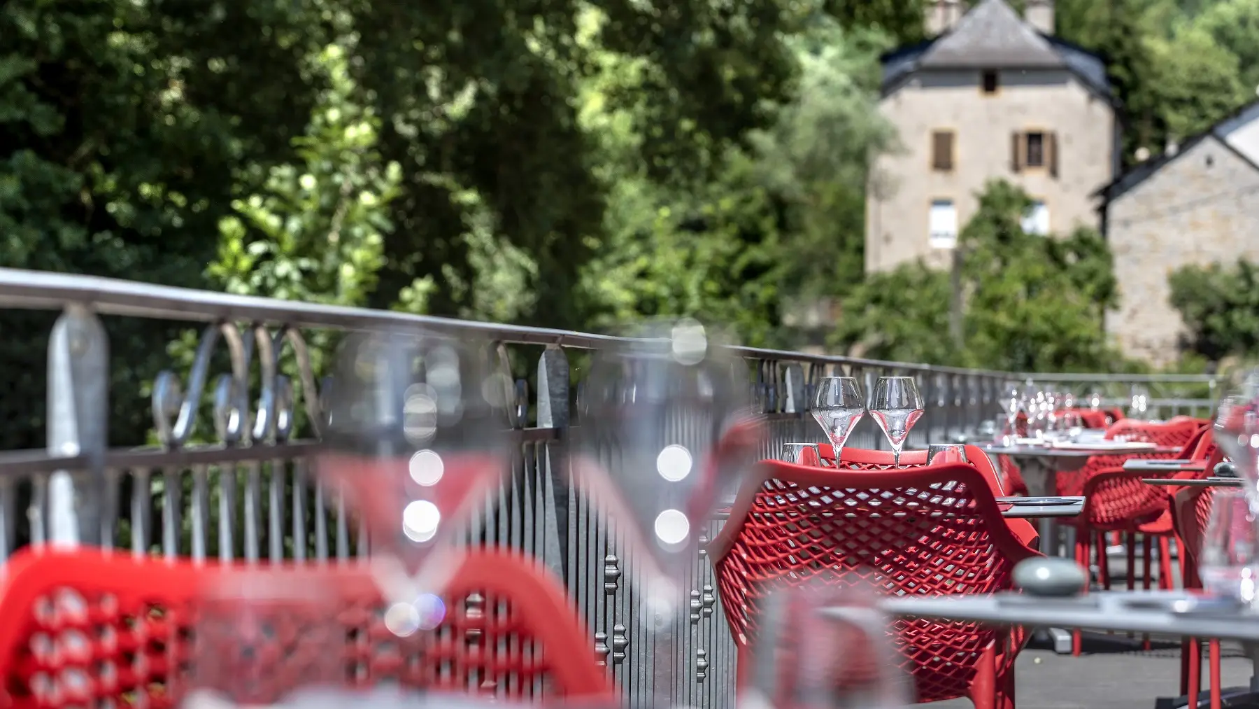 diner-en-terrasse-hotel-les-2-rives