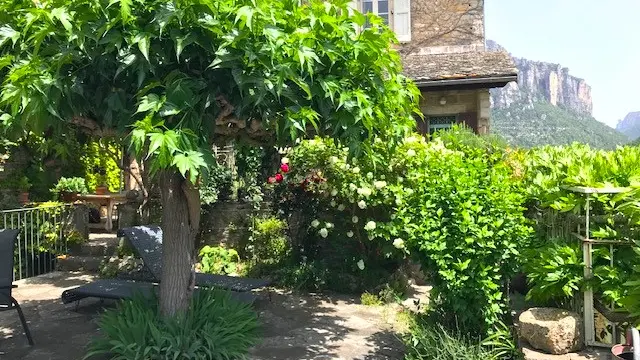 ermitage avec vue sur les gorges