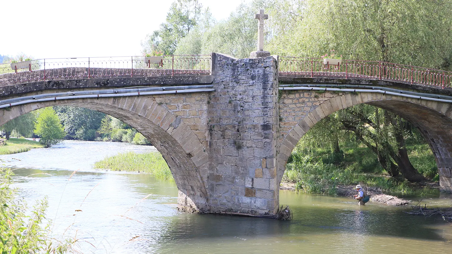 Pêcheur sous le Pont des Salelles_1