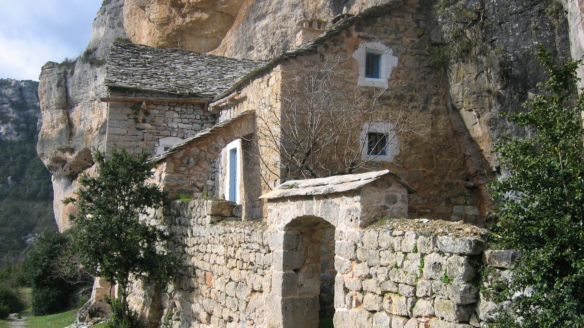 St Marcellin, hameau troglodyte_2