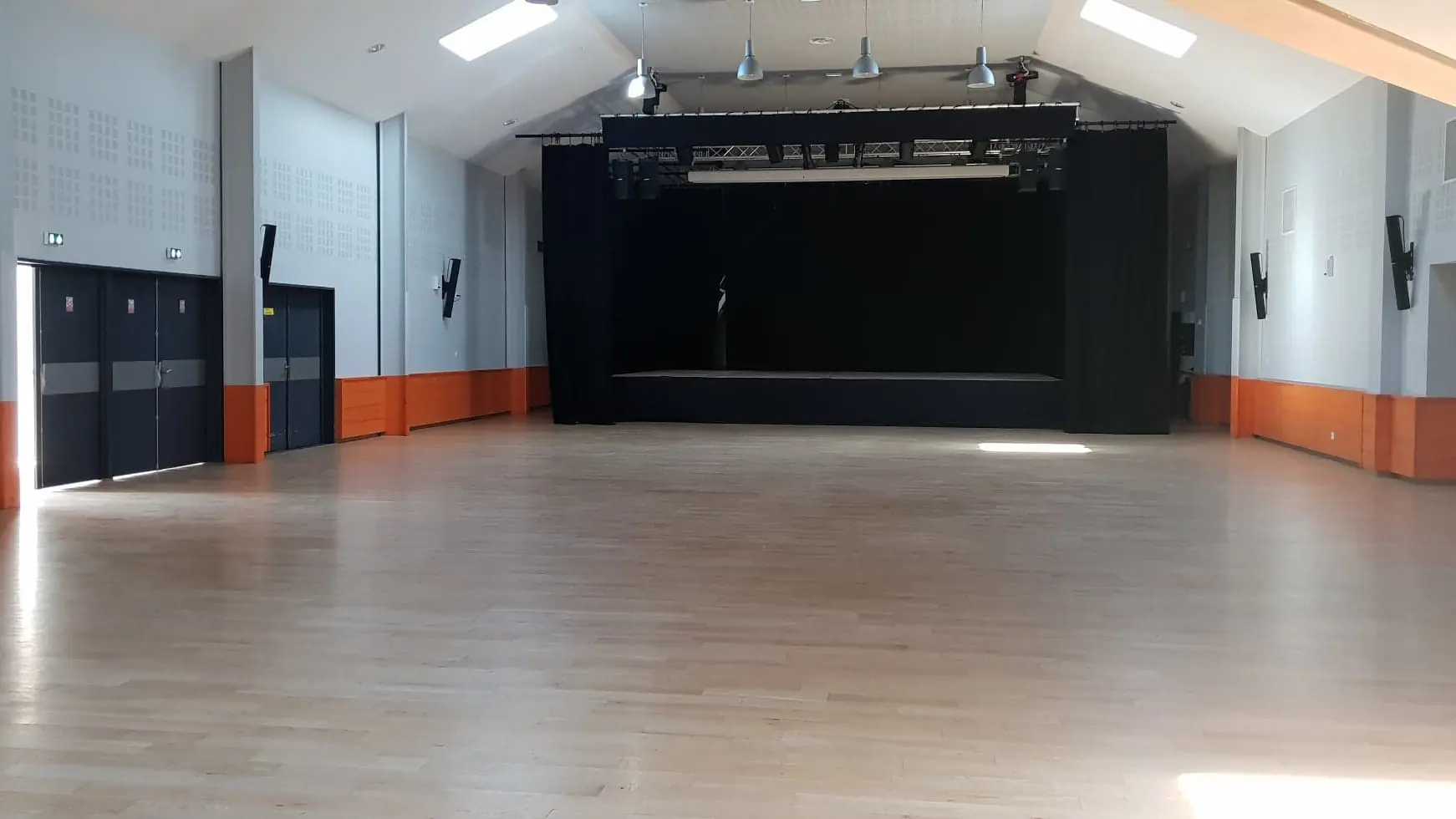 salle-des-fetes-Chanac-2