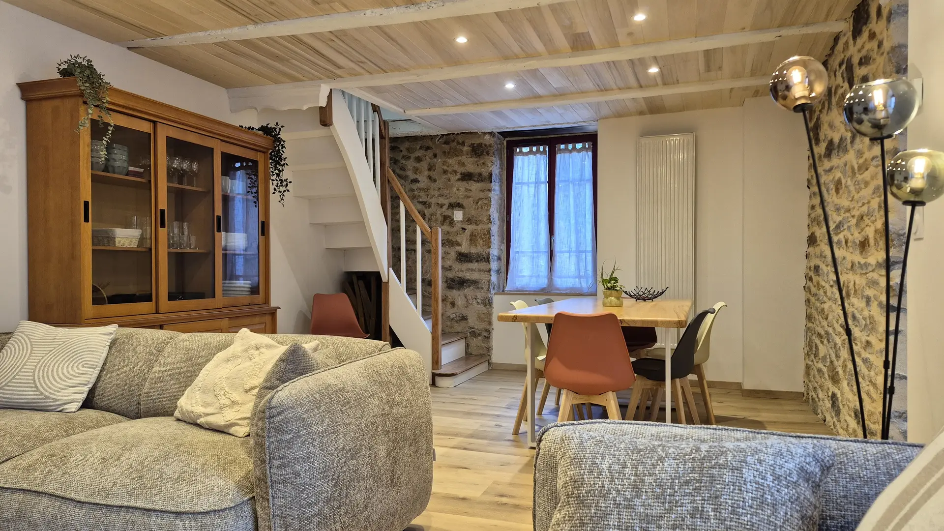 Salon salle à manger Game of Tarn, gîte au coeur des Gorges du Tarn