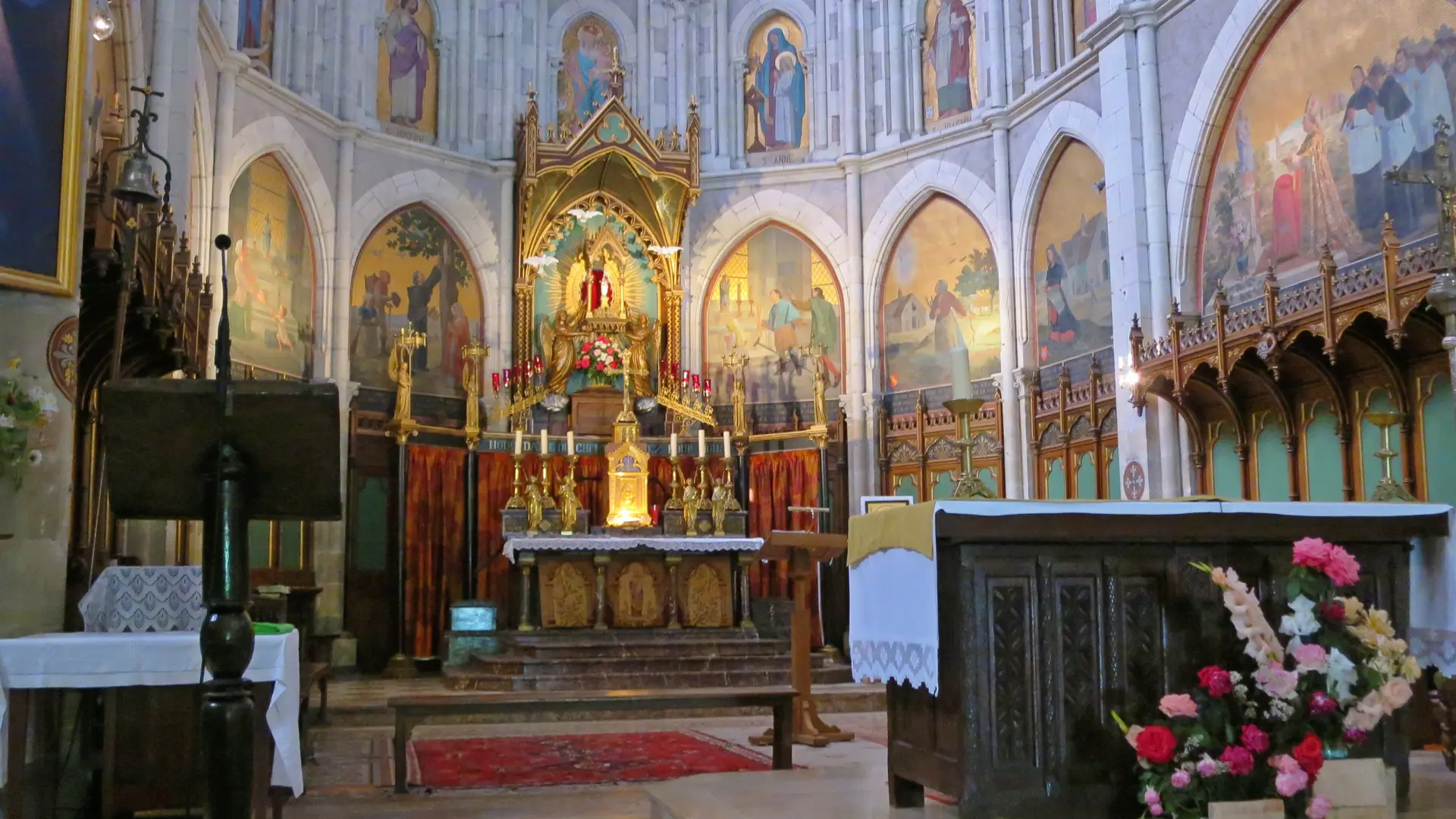Chœur de la basilique, vue générale