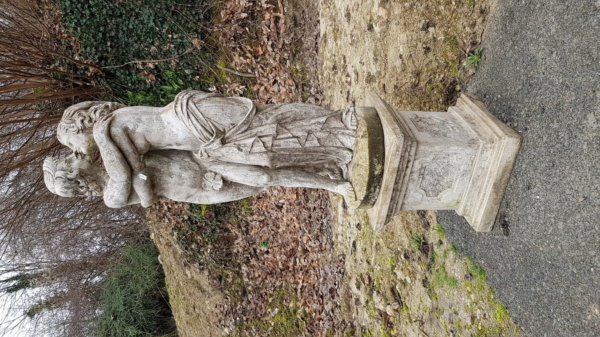 Broc Antic 72_La Chartre sur le Loir