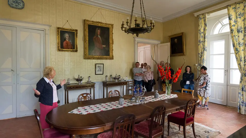 Chateau-de-Dobert à Avoise - visite guidée intérieure
