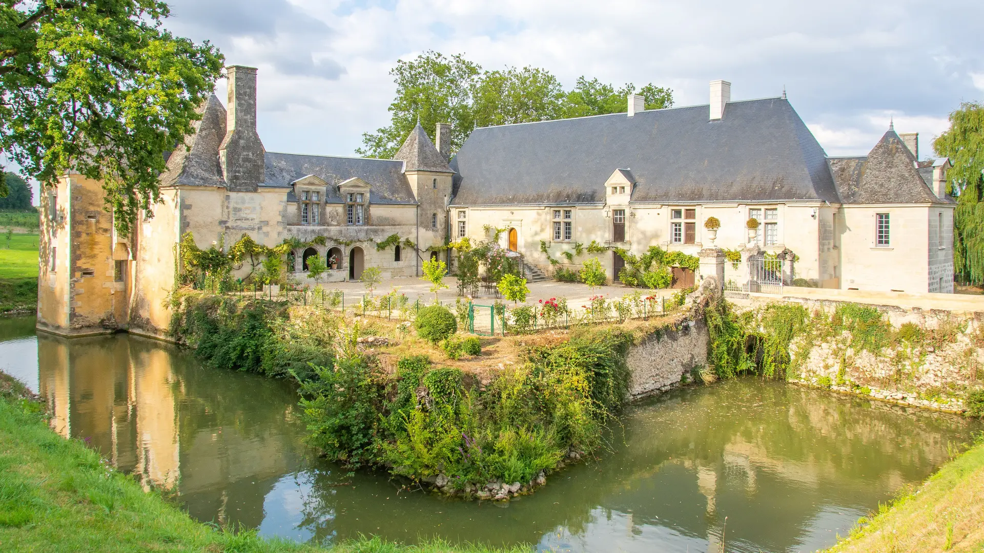 Château de Vaudésir_Saint Christophe sur le Nais