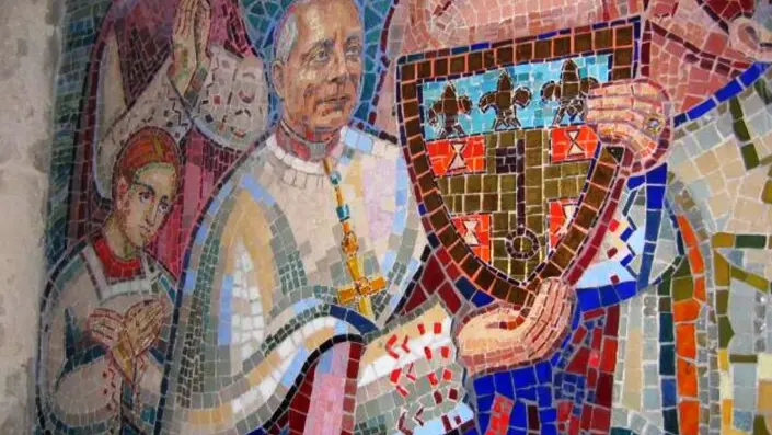 Détail de la mosaïque retraçant le miracle du mans, avec Mgr Grente.