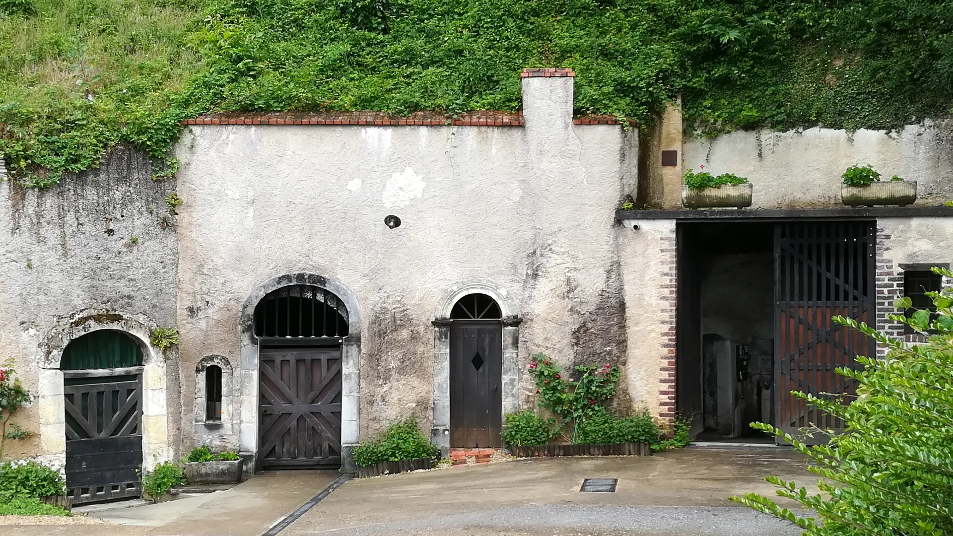 Facade-de-cave-2