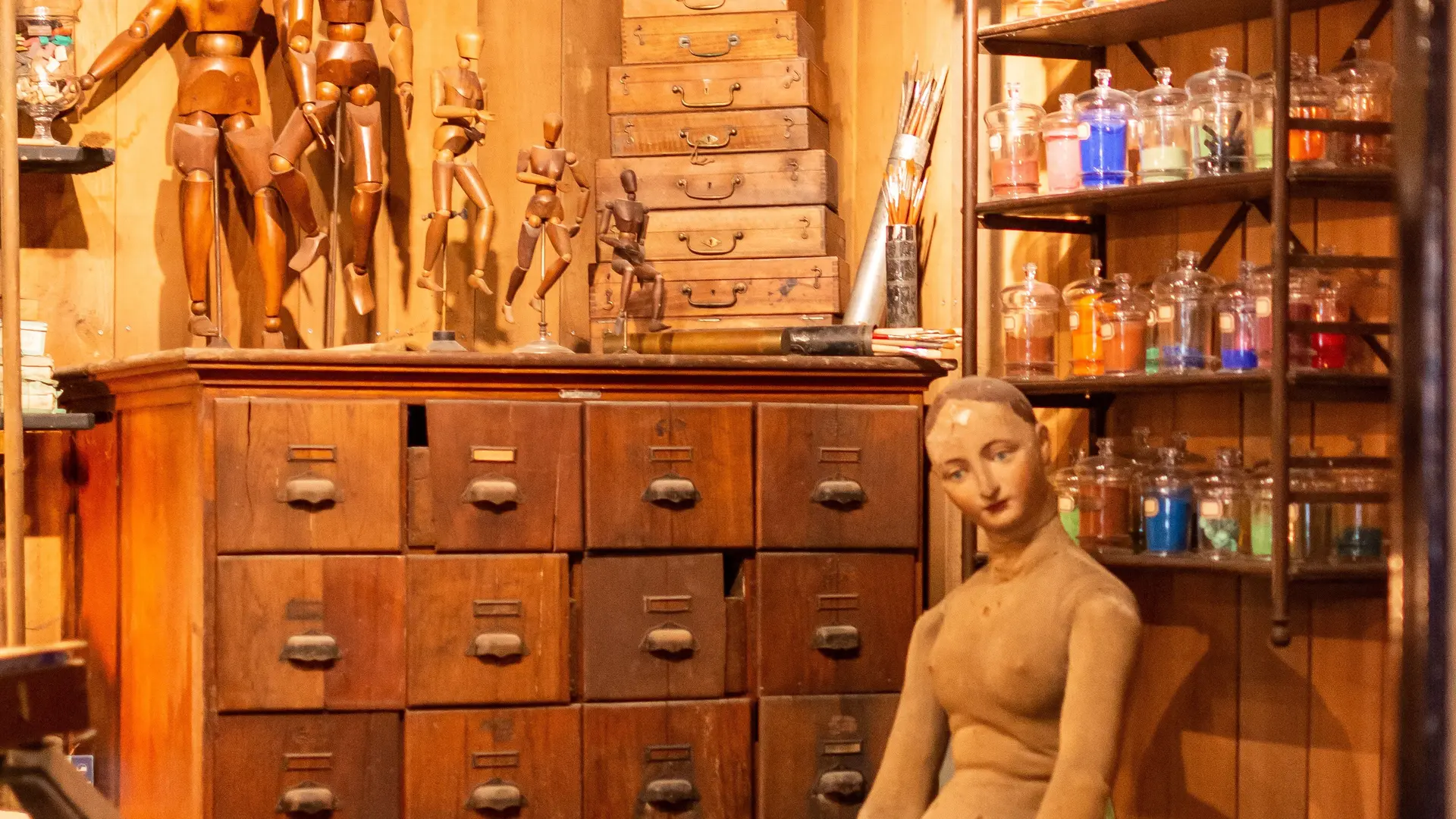 Musée de boutiques anciennes_La Chartre sur le Loir