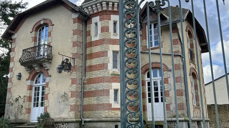 Maison de la grille extérieure web
