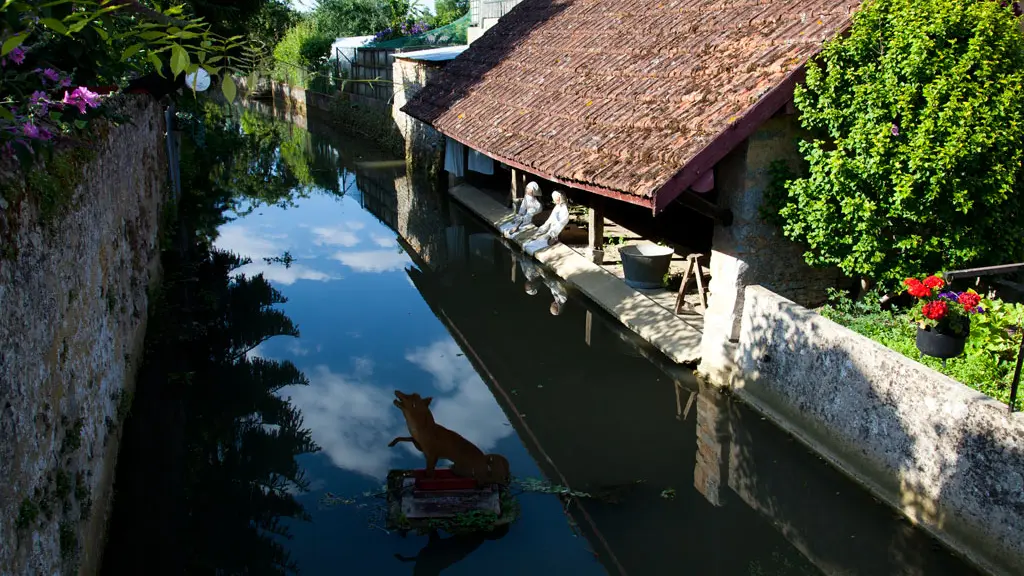 PCU72-Crannesenchampagne-lavoir
