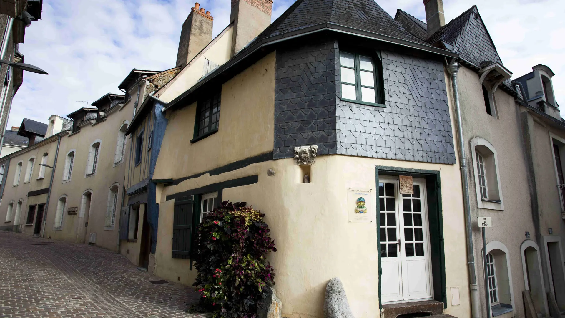 Sablé-sur-Sarthe - maison - musée - homme volant - aérostation
