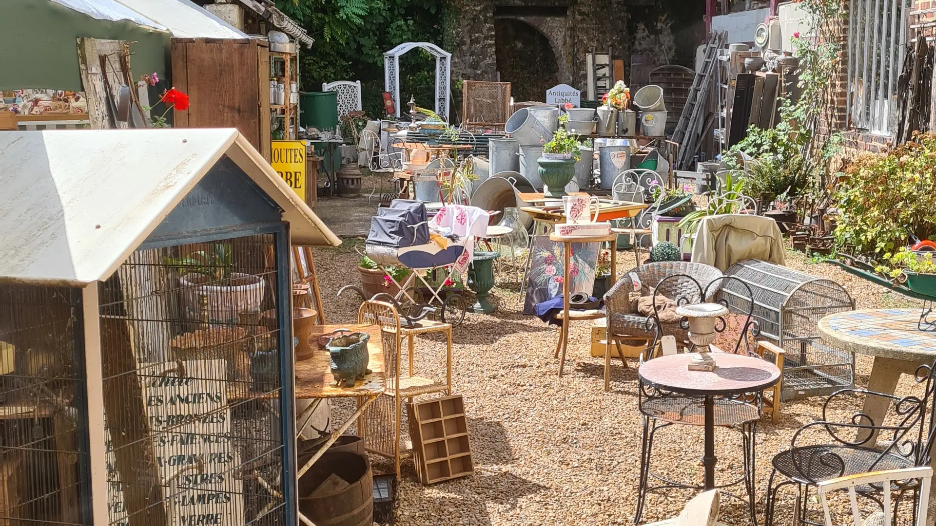 La cour des trouvailles