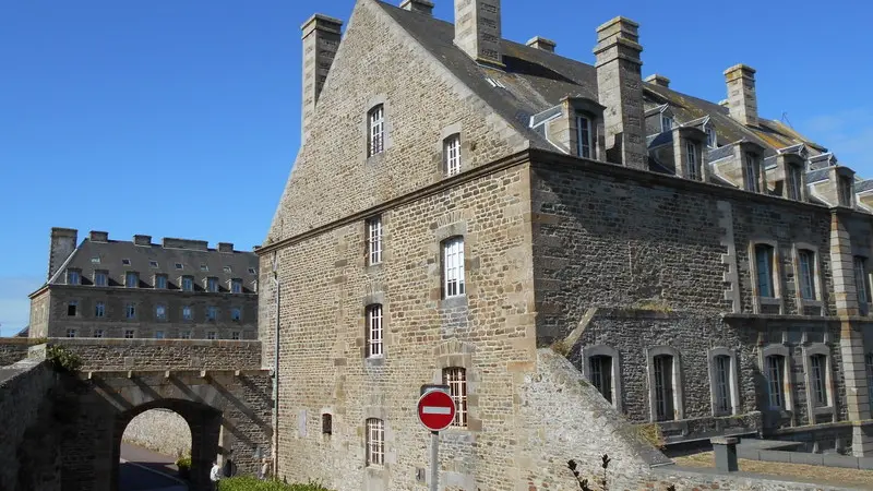 6-Porte Saint Jean et caserne Bazeilles