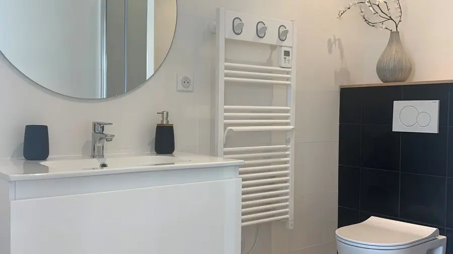 8-meuble-l-annexe-donville-les-bains