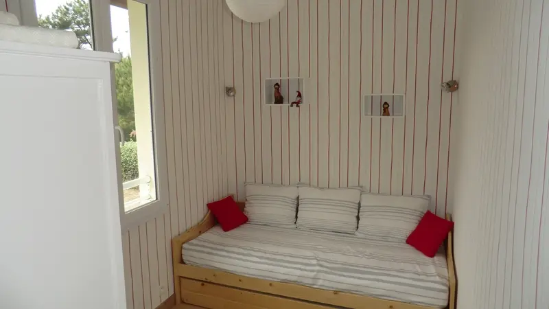8-jullouville-meuble-villa-caprice-hubert-bassard