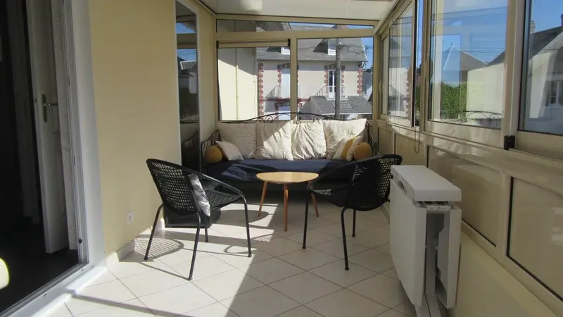 2-jullouville-meuble-villa-caprice-hubert-bassard