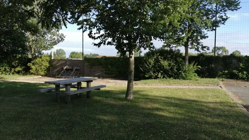 Aire de pique nique lingreville tourneville sur mer rue des écoles (1)