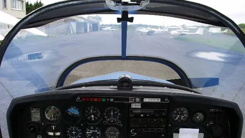 Bréville-sur-Mer_Manche Aéroclub_cockpit©Manche Aéroclub