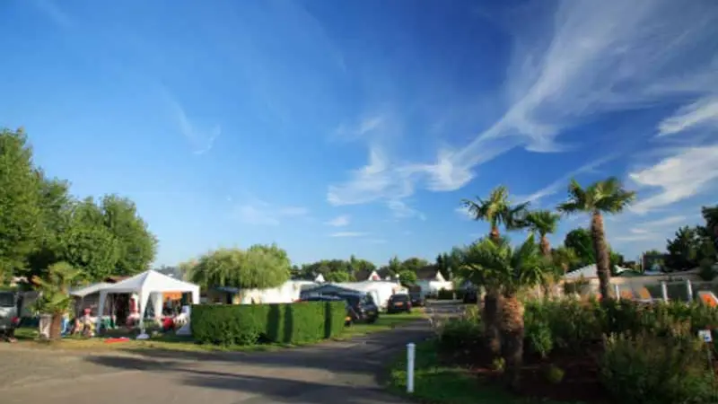 Bréville sur Mer_Camping La Route Blanche_emplacement  grand confort 10 ampères_1