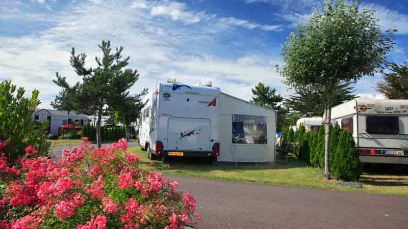 Bréville sur Mer_Camping La Route Blanche_emplacement côté route