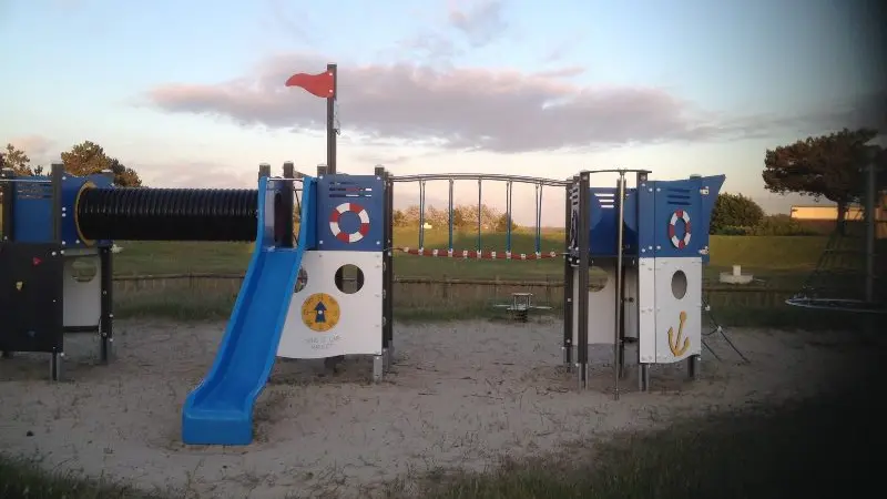 Bréhal_Camping de la Vanlée_aire de jeux