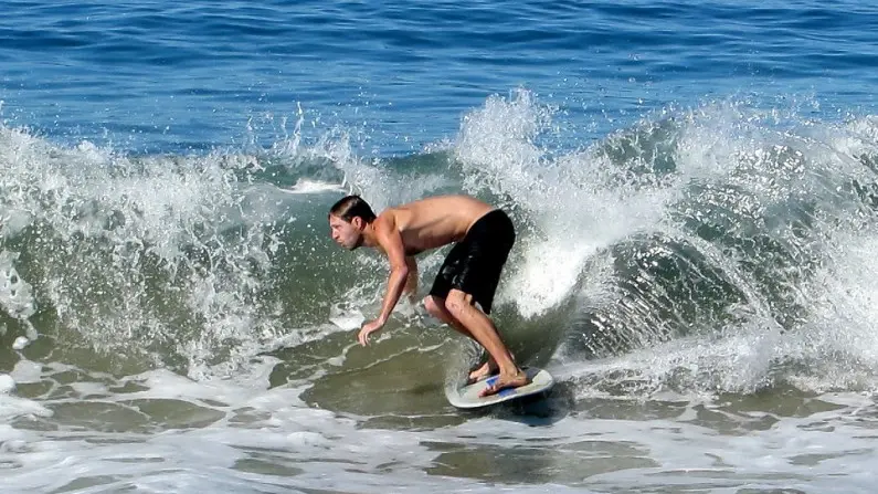 Coutances-Mauna Kéa Skim Club-Benoit Despebin en action