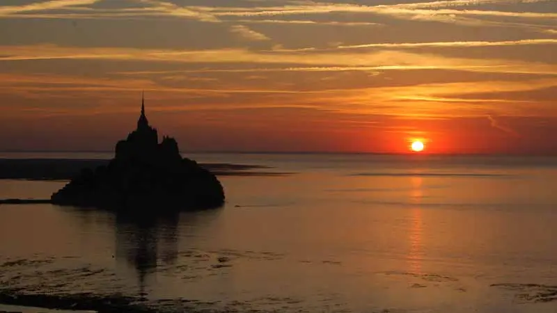 Coucher de soleil au Mont©Didier Hulin Instructeur U.L.M Aérodrome d'Avranches