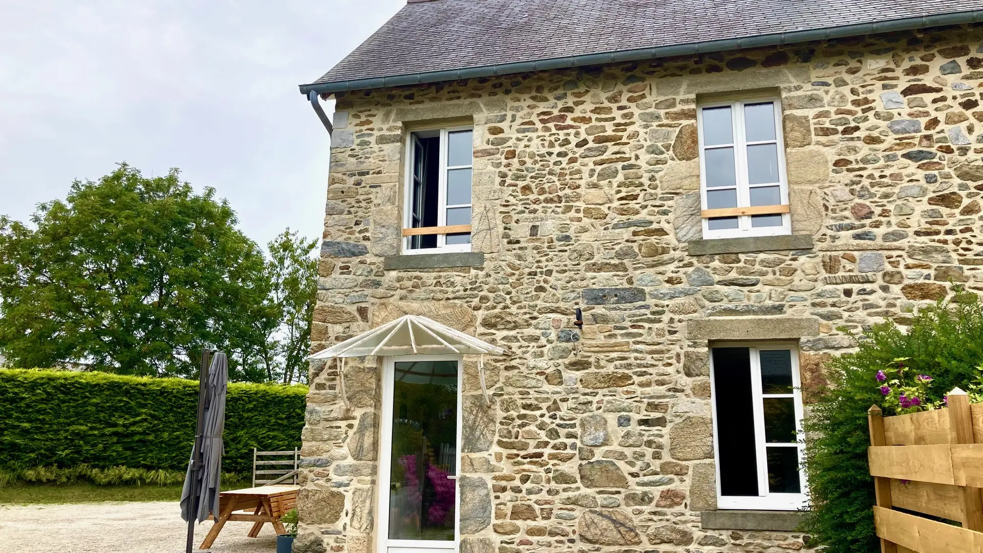 Gite saint sauveur villages la rondehaye le glatin stéphane céline maison sous les pommiers le petit git (1)