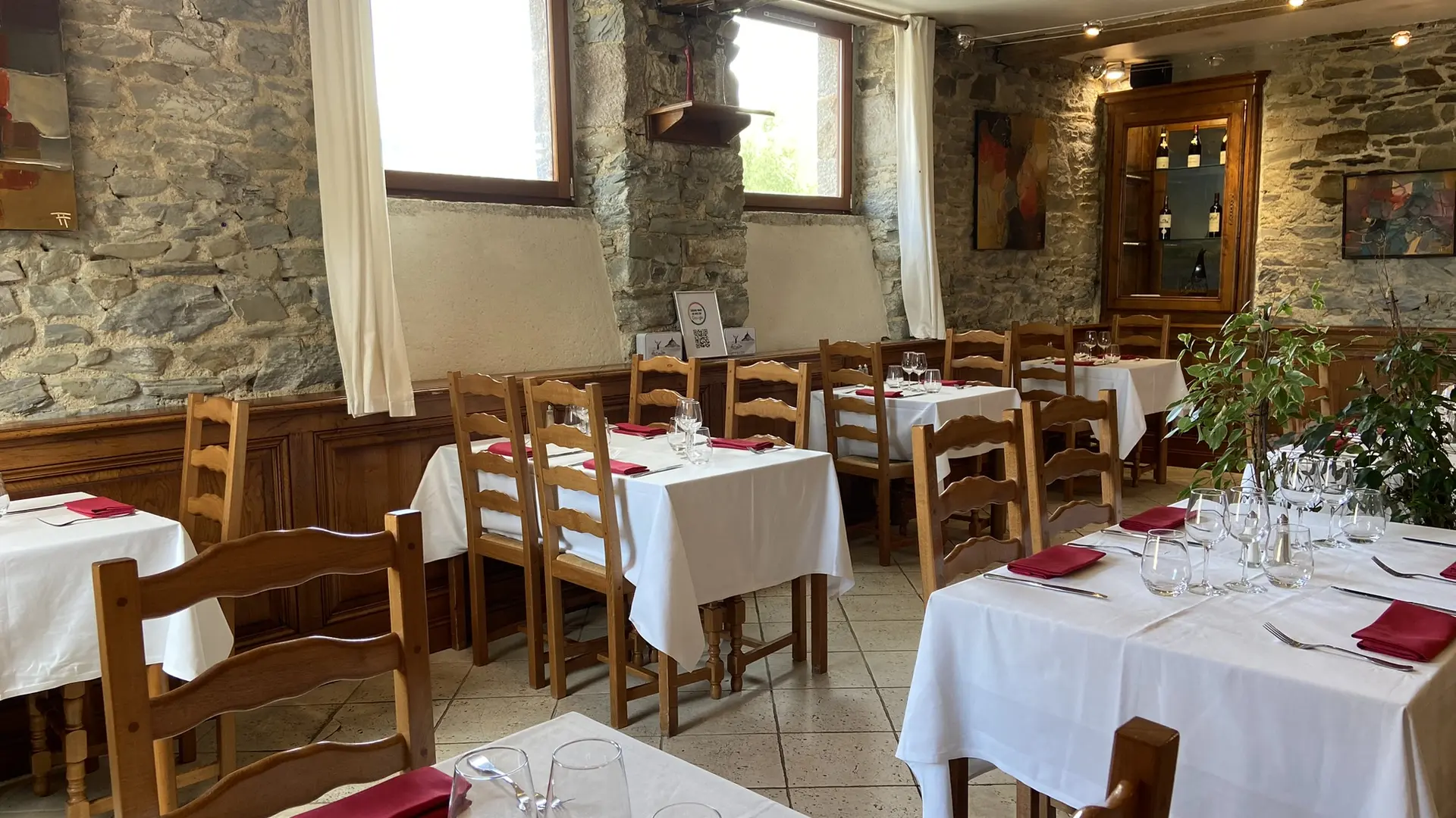 Restaurant-intérieur-La-Ferme-st-Michel