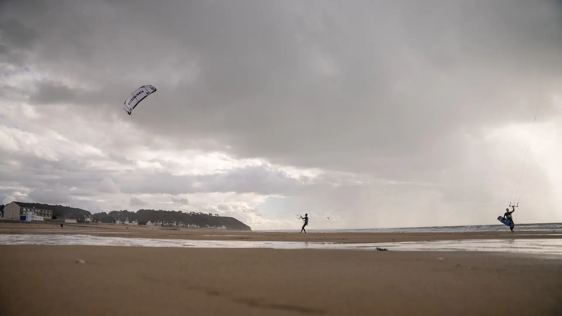 Kitesurf---Plage-de-Jullouville.jpg-2000px