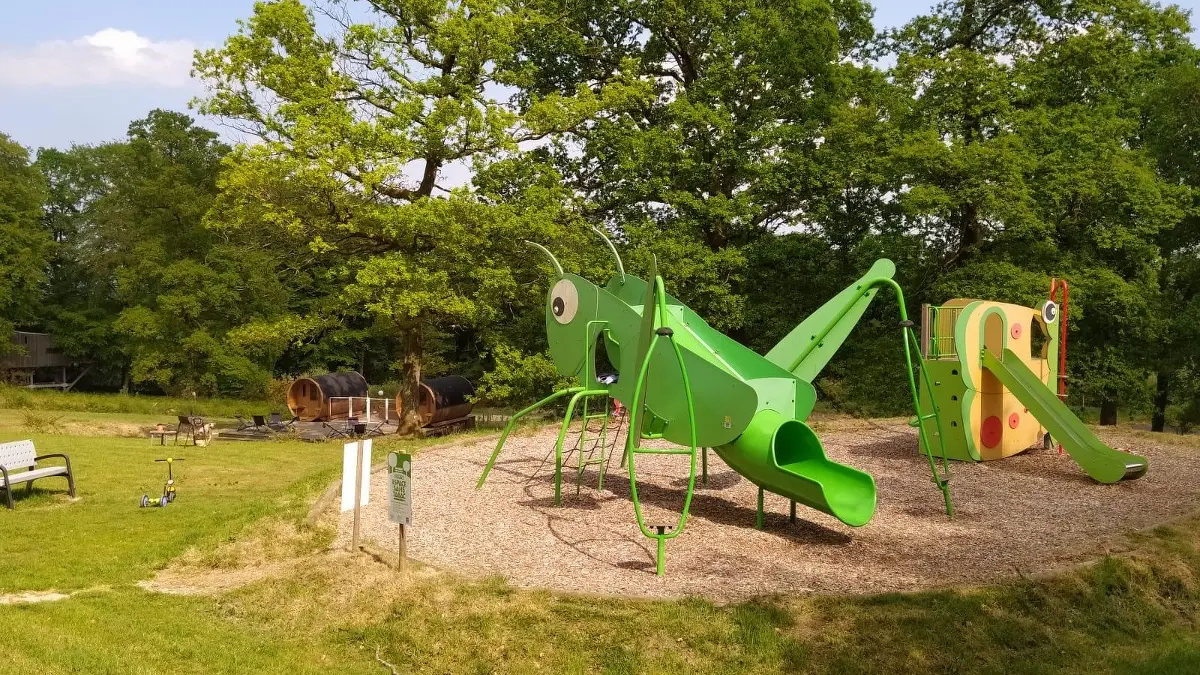 aire jeux hebergement insolite