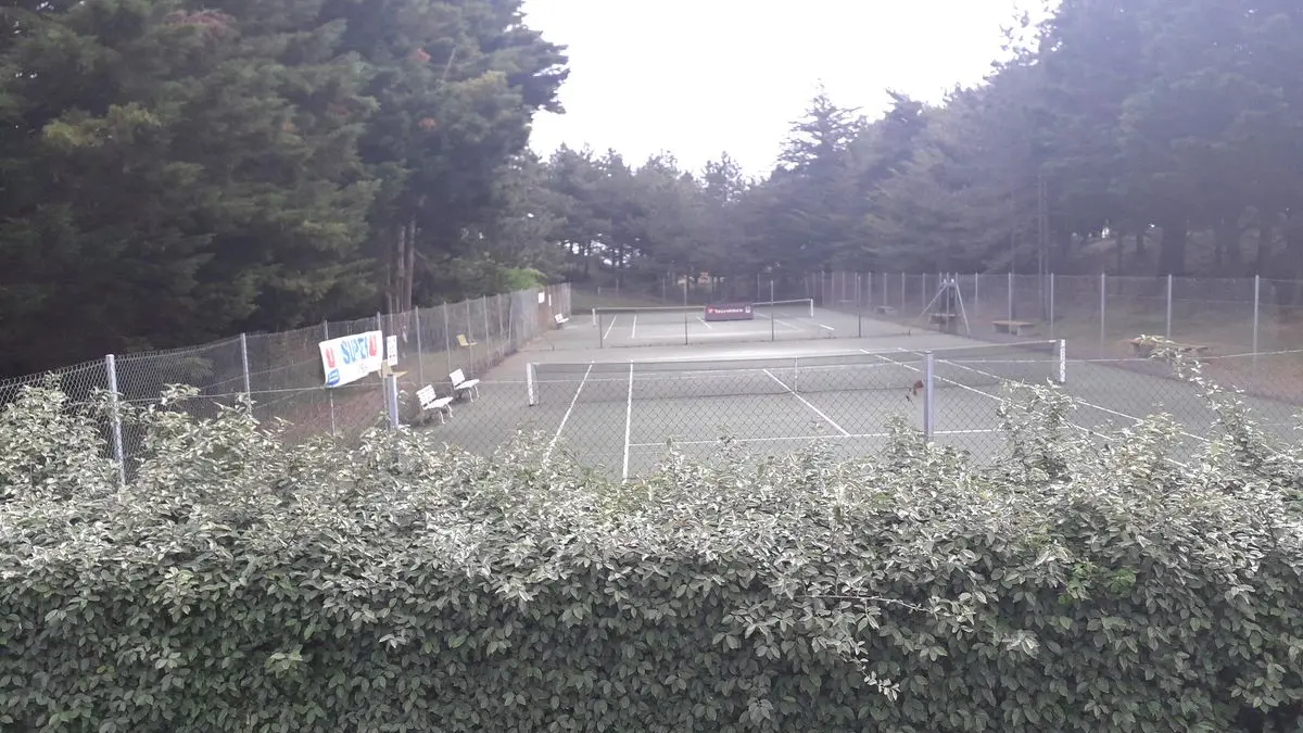 brehal-tennis-2