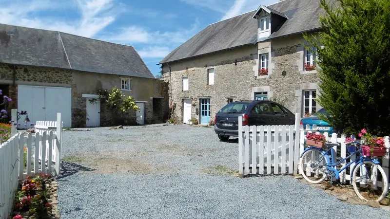 chambres dhotes montpinchon Neil Vinall et Frédéric Dhombres Bicyclette bleue (3)