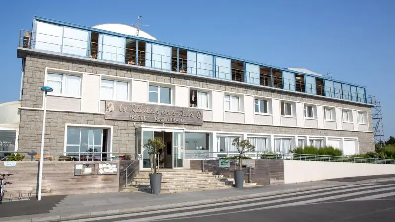 coudeville-sur-mer-hotel-restaurant-le-relais-des-iles-1