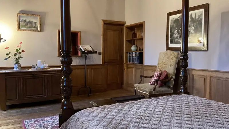 equilly-chambre-de-la-tour-1