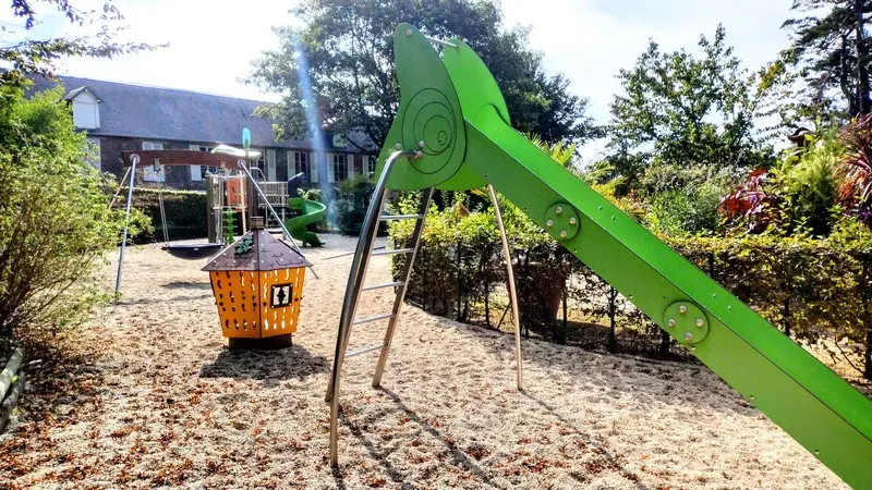 equipements de loisirs coutances aire de jeux jardin des plantes (6)