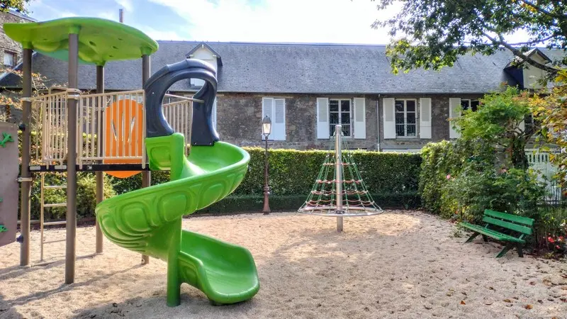 equipements de loisirs coutances aire de jeux jardin des plantes (1)