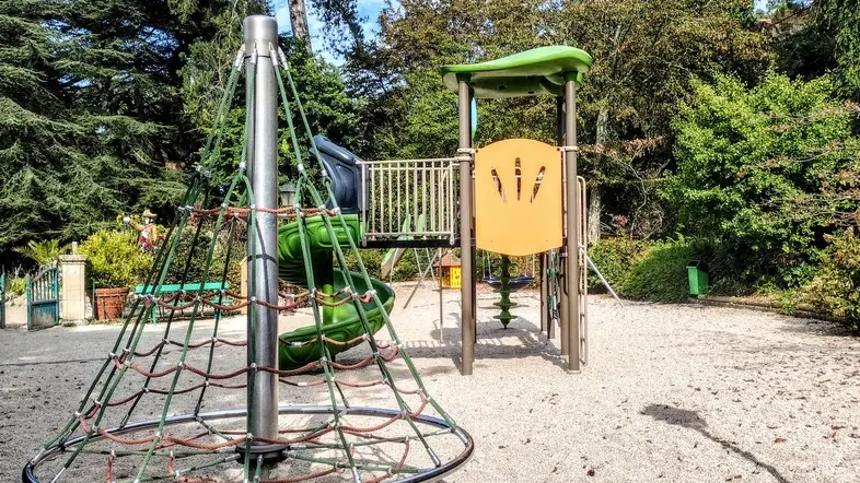 equipements de loisirs coutances aire de jeux jardin des plantes (2)