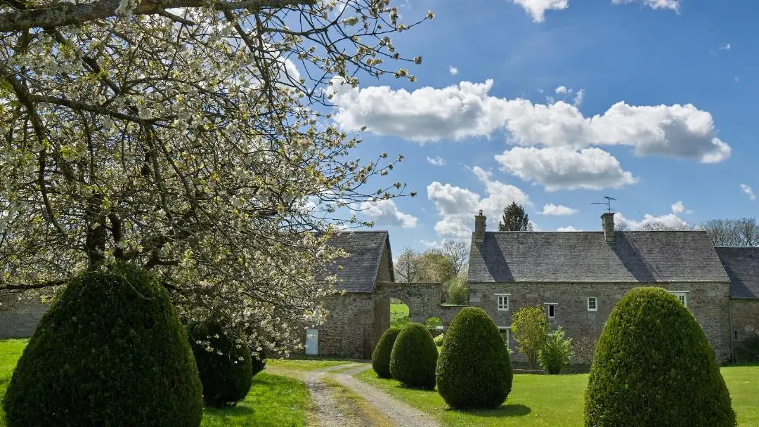 folligny-meuble-manoir-de-la-besliere-maree-basse-1
