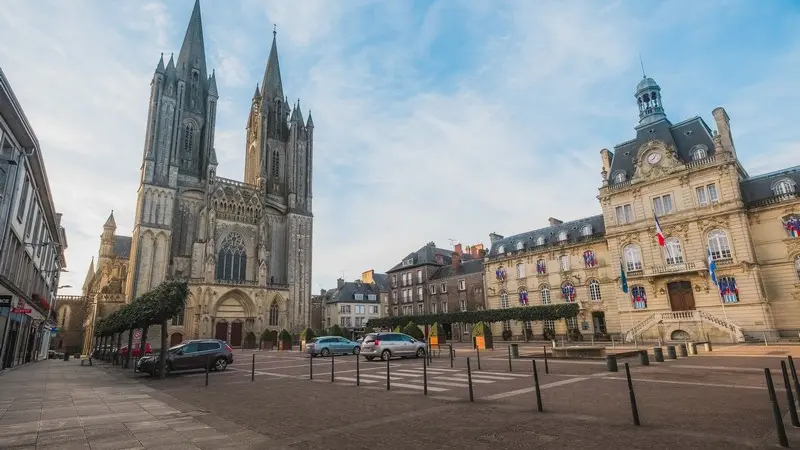 place du parvis mairie teddy bear photos coutances (2)